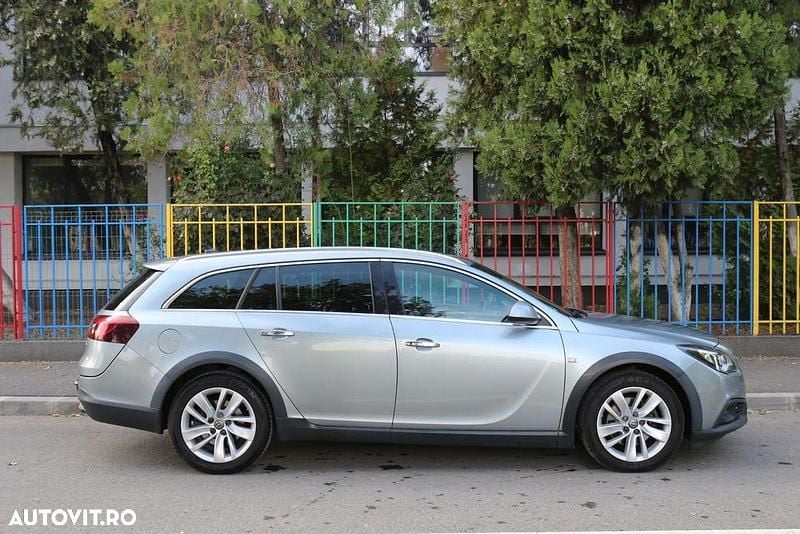 Second-hand Opel Insignia 195 CP (143 kW) 2013 Culoarealbastru Break