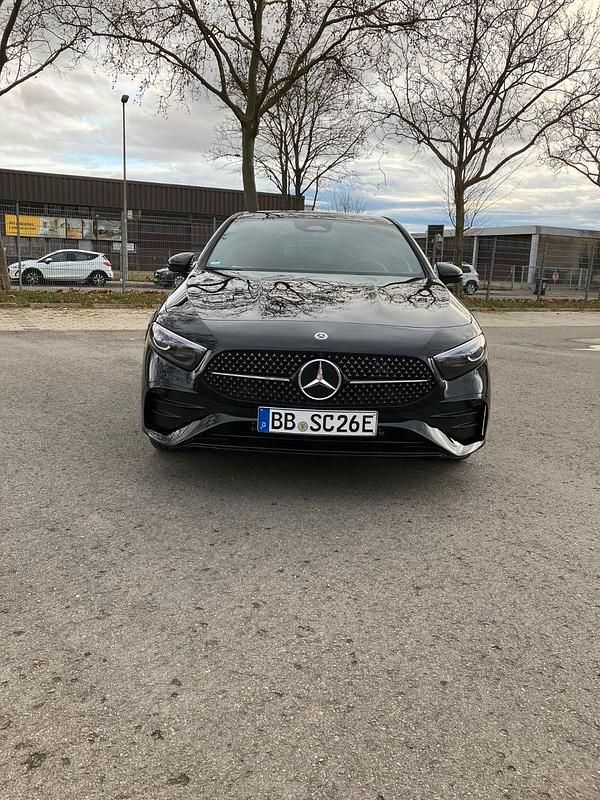 Utilizat 2024 Mercedes A250 AMG line | 42.750 EUR (Puțin scump) - Imagine 1/1