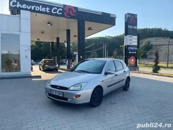 Gri Utilizat 2002 Ford Focus Hatchback | 5.500 EUR - Imagine 1/4