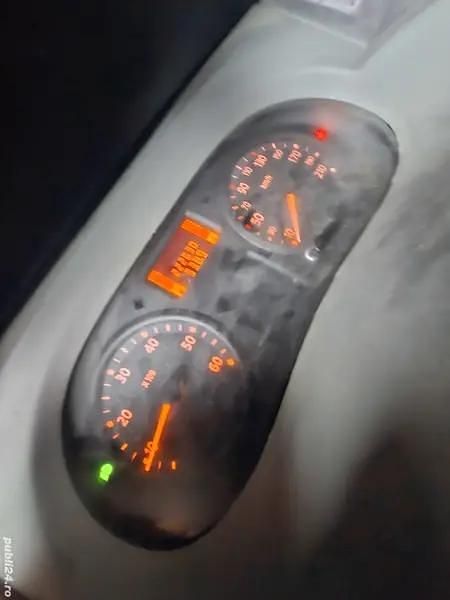 Alb Utilizat 2008 Nissan Primastar Monovolum | 5.500 EUR - Imagine 1/4