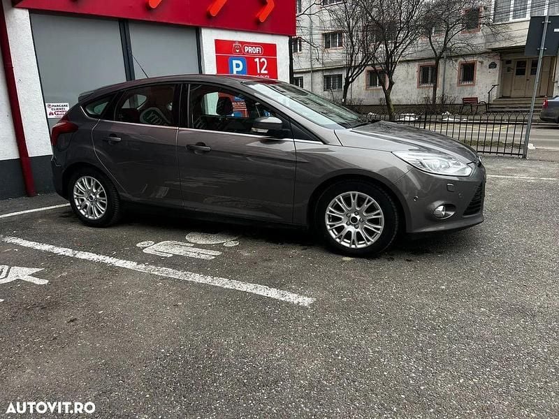 Second-hand Ford Focus Titanium 110 CP (80 kW) 2013 Culoaremaro Hatchback