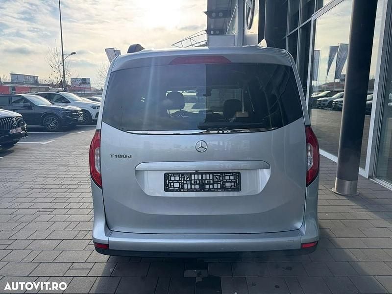Second-hand Mercedes T180 Progressive 116 CP (85 kW) 2025 Culoareargint Monovolum
