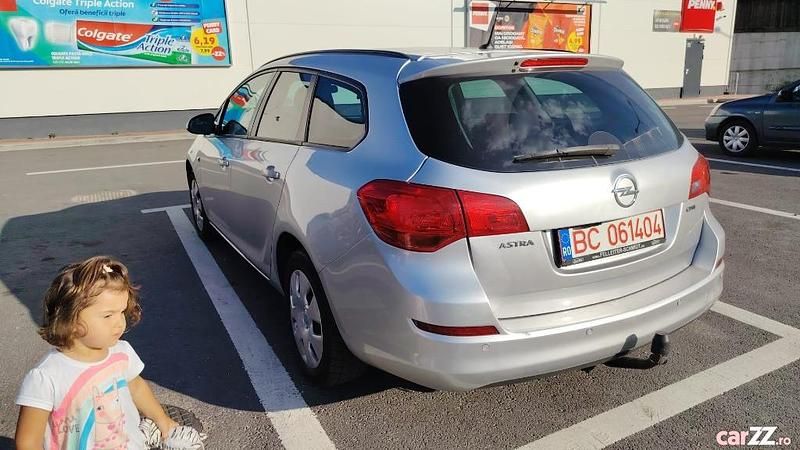 Gri Utilizat 2012 Opel Astra Berlinǎ | 3.900 EUR (Preț OK) - Imagine 1/4