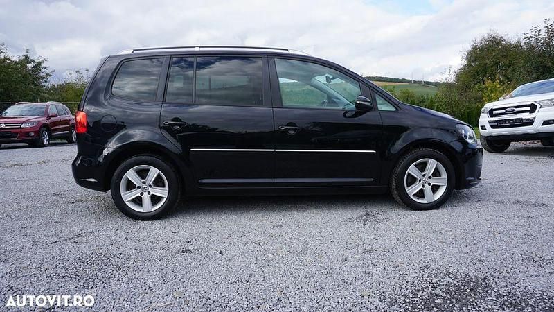 Second-hand VW Touran Comfortline 140 CP (102 kW) 2014 Culoarenegru Monovolum