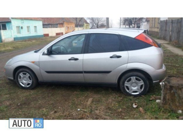 Argintiu Utilizat 2001 Ford Focus Hatchback | 999 EUR (Preț OK) - Imagine 1/4