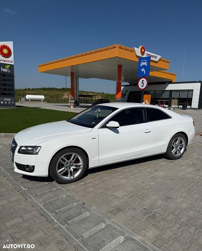 Culoarealb Utilizat 2011 Audi A5 Coupe | 8.600 EUR (Preț OK) - Imagine 1/4