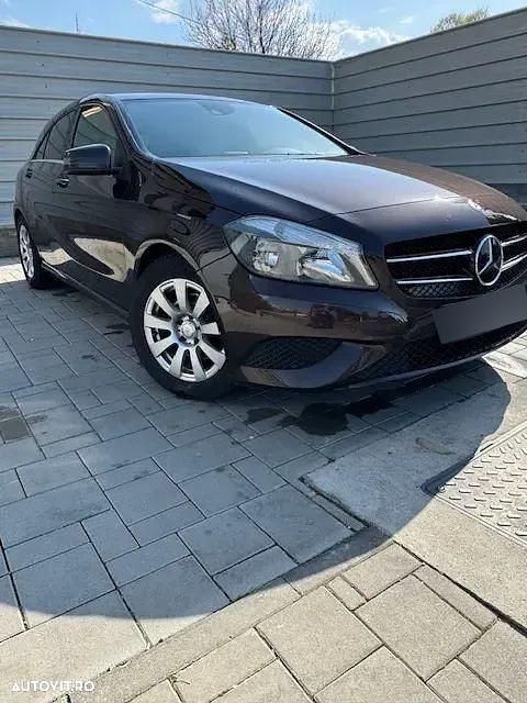 Culoaremaro Utilizat 2015 Mercedes A200 Hatchback | 13.000 EUR (Preț OK) - Imagine 1/4
