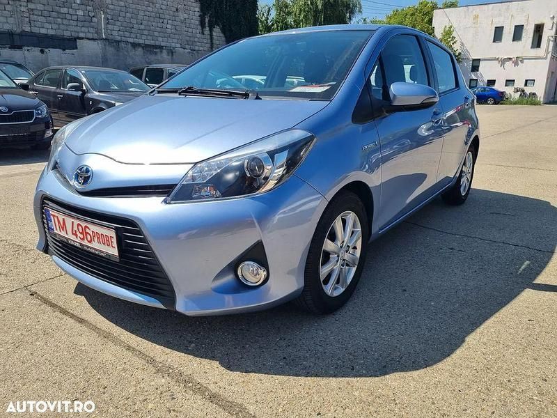 Culoarealbastru Utilizat 2013 Toyota Yaris Hybrid Luna | 7.950 EUR (Preț bun) - Imagine 1/4