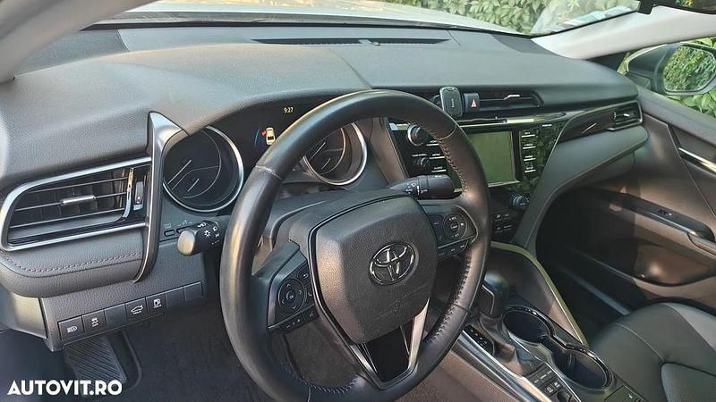 Second-hand Toyota Camry 218 CP (160 kW) 2020 Culoareargint Berlinǎ