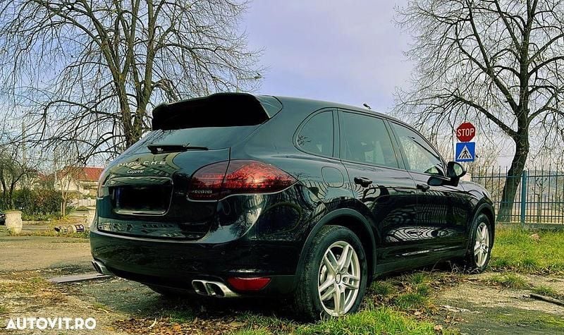 Culoarenegru Utilizat 2012 Porsche Cayenne SUV | 15.000 EUR (Preț OK) - Imagine 1/4