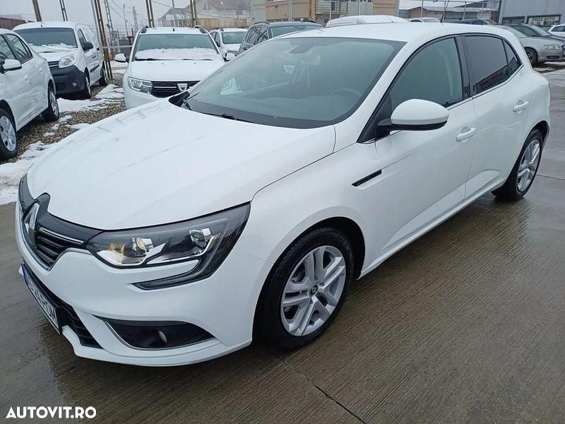 Culoarealb Second-hand 2018 Renault Mégane IV Intens Hatchback | 10.690 EUR (Preț OK) - Imagine 1/4