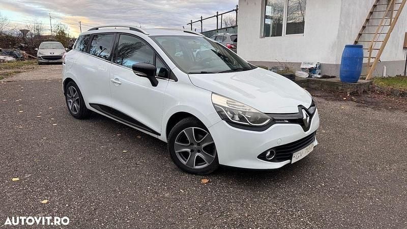 Culoarealb Utilizat 2015 Renault Clio GrandTour LIMITED Break | 4.890 EUR (Preț bun) - Imagine 1/4