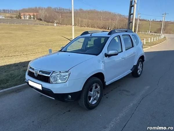 Alb Utilizat 2011 Dacia Duster Lauréate Hatchback | 3.999 EUR (Super Preț) - Imagine 1/4