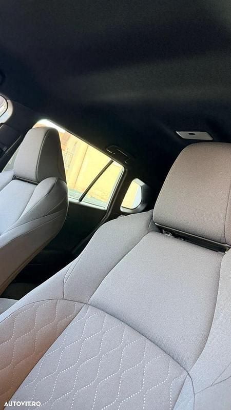 Nouă Toyota Corolla Cross 197 CP (144 kW) 2025 Culoarealb SUV