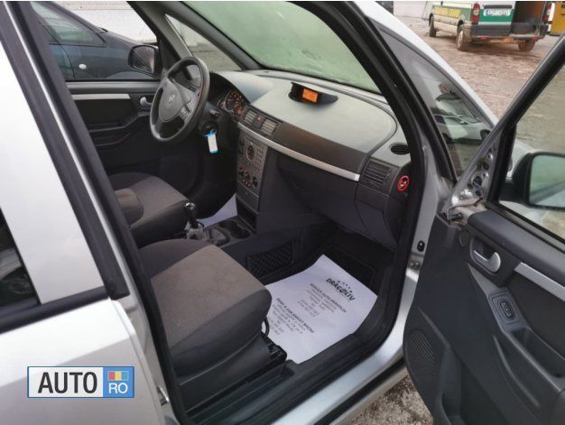Second-hand Opel Meriva Basis 100 CP (73 kW) 2004 Argint Monovolum