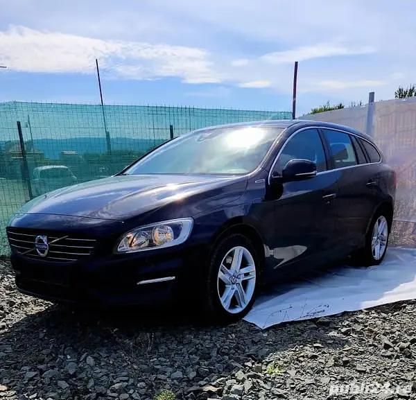 Negru Utilizat 2015 Volvo V60 Break | 8.950 EUR (Preț bun) - Imagine 1/4