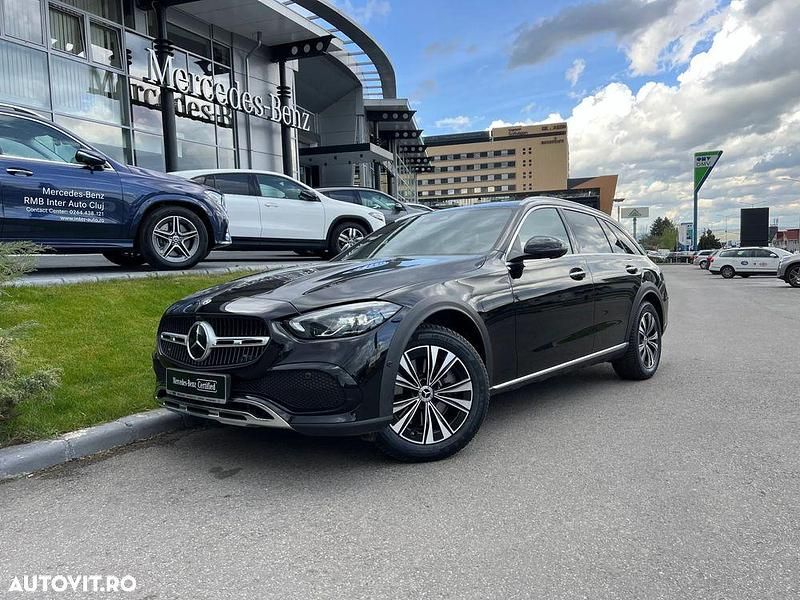 Culoarenegru Utilizat 2023 Mercedes C220 Avantgarde Break | 41.990 EUR (Scump) - Imagine 1/4