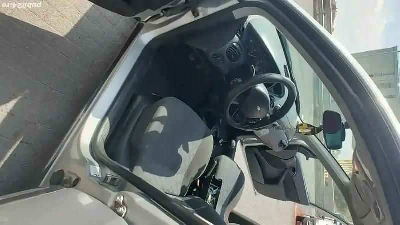 Gri Utilizat 2001 Ford Focus Hatchback | 1.000 EUR (Preț OK) - Imagine 1/3