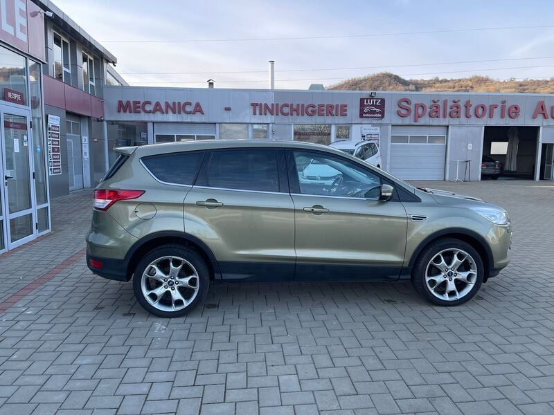 Second-hand Ford Kuga Titanium 163 CP (119 kW) 2014 Maro metalizat SUV