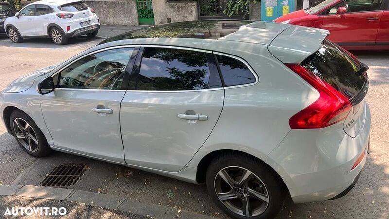 Gri Utilizat 2013 Volvo V40 Momentum Break | 6.380 EUR (Preț OK) - Imagine 1/4