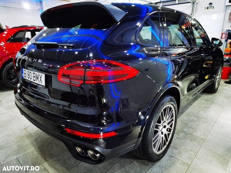 Second-hand Porsche Cayenne 262 CP (192 kW) 2017 Culoarenegru SUV