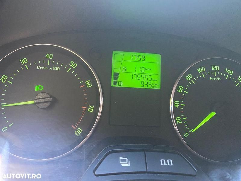 Culoarerosu Utilizat 2010 Skoda Fabia Classic | 2.900 EUR (Preț OK) - Imagine 1/4
