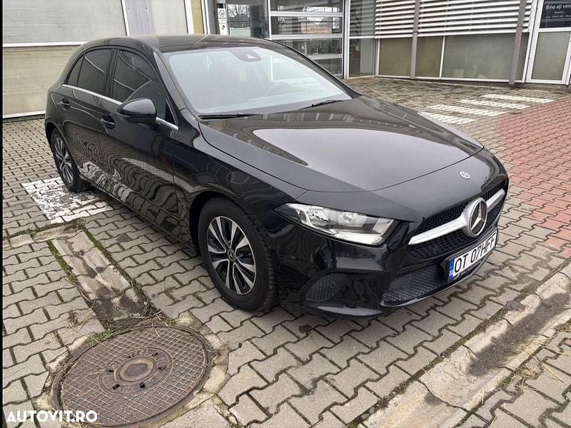 Culoarenegru Utilizat 2019 Mercedes A180 Hatchback | 15.995 EUR (Super Preț) - Imagine 1/4