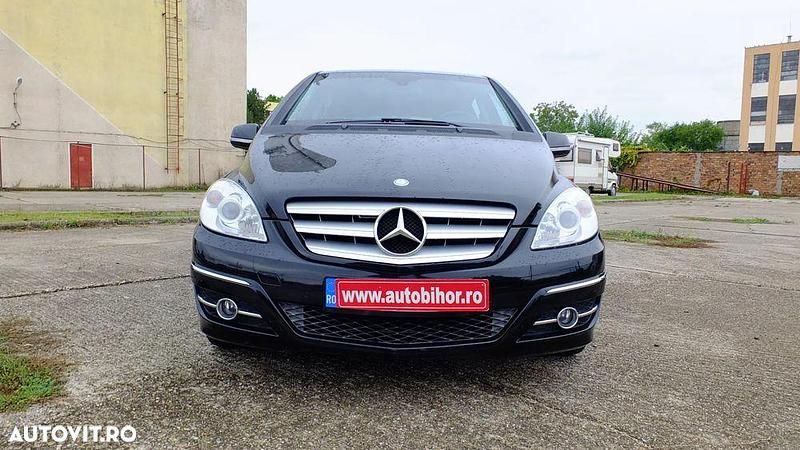 Culoarenegru Utilizat 2011 Mercedes B180 Monovolum | 3.990 EUR (Preț OK) - Imagine 1/4