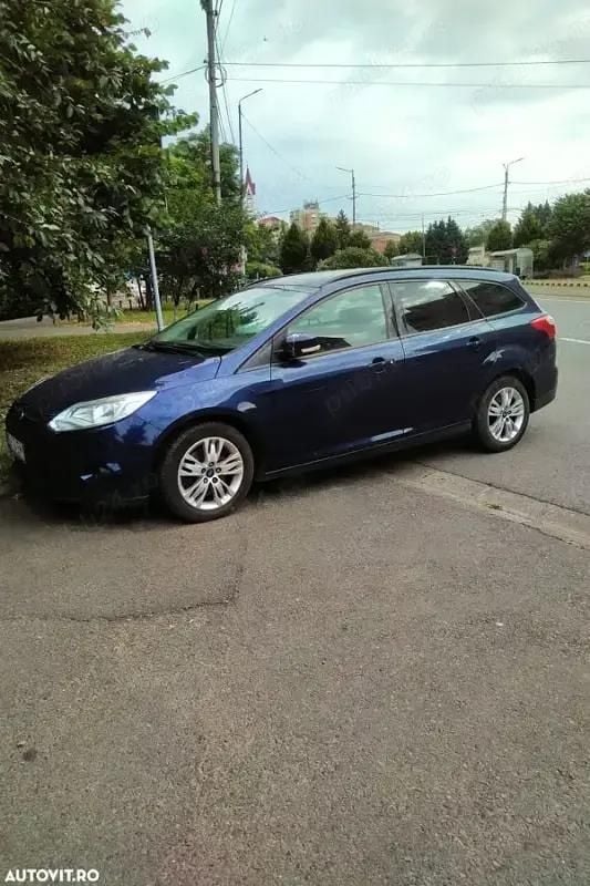 Albastru Utilizat 2011 Ford Focus Titanium Break | 4.850 EUR (Preț OK) - Imagine 1/4