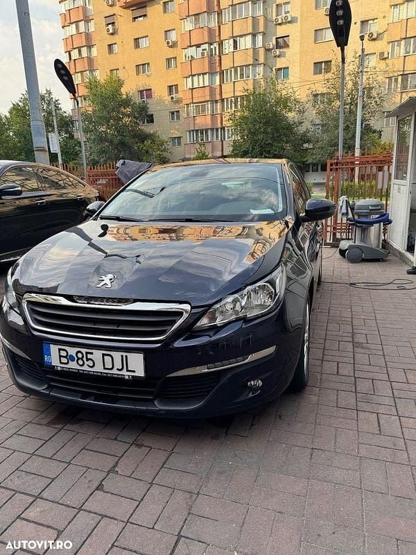 Culoarealbastru Utilizat 2015 Peugeot 308 Active | 5.900 EUR (Preț bun) - Imagine 1/4
