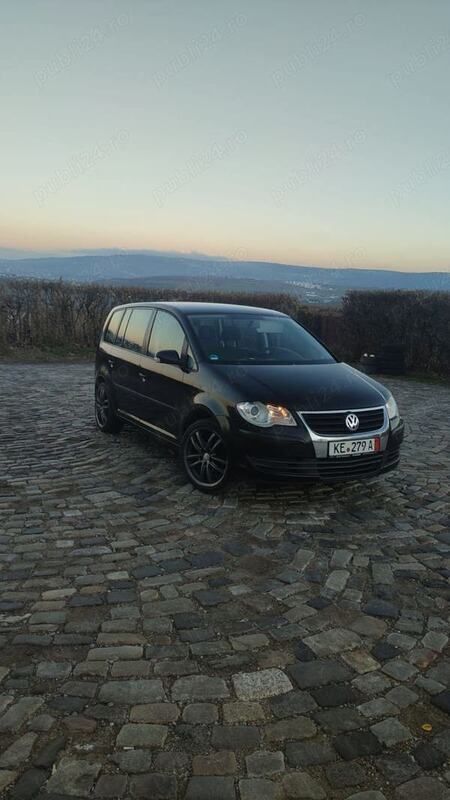 Utilizat 2009 VW Touran Monovolum | 3.900 EUR (Preț OK) - Imagine 1/4
