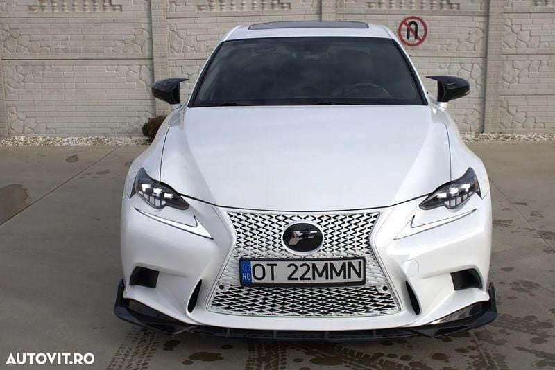 Second-hand Lexus IS250 Sport Line 208 CP (152 kW) 2014 Alb Berlinǎ