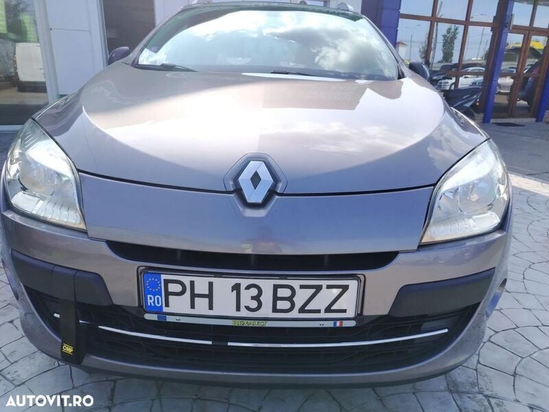 Gri Utilizat 2013 Renault Mégane GrandTour Bose Edition Break | 4.999 EUR - Imagine 1/4