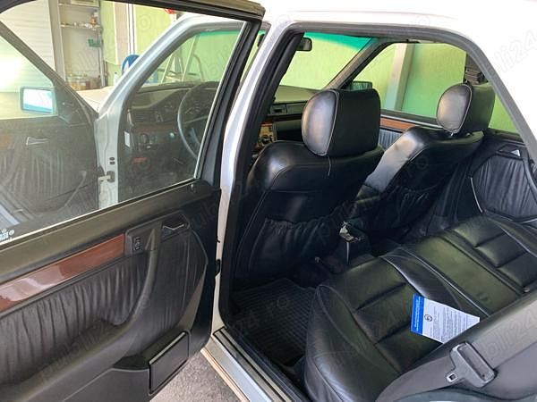 Second-hand Mercedes 300 147 CP (108 kW) 1989 Alb Berlinǎ