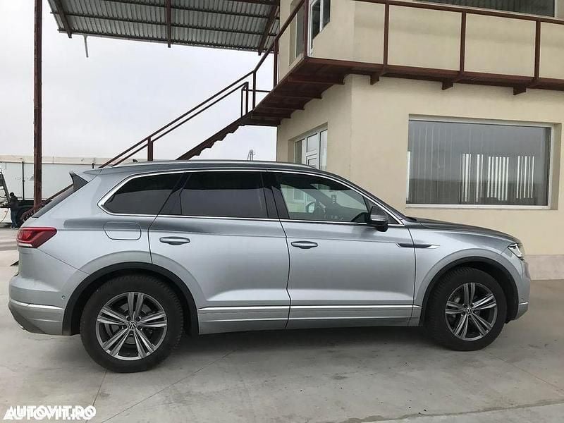 Culoareargint Utilizat 2022 VW Touareg SUV | 43.000 EUR (Super Preț) - Imagine 1/4