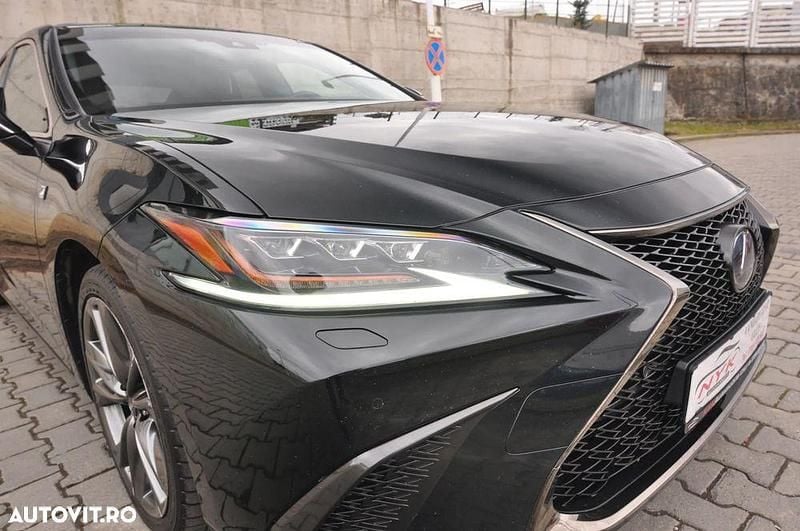 Second-hand Lexus ES300H Sport Line 218 CP (160 kW) 2020 Culoarenegru Berlinǎ