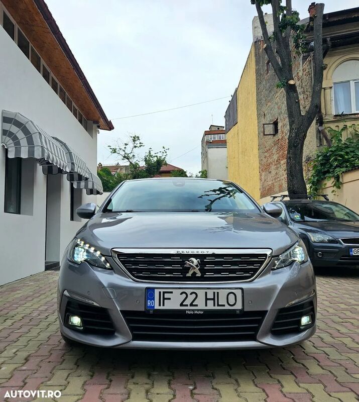 Argint Utilizat 2017 Peugeot 308 Allure Hatchback | 10.500 EUR (Scump) - Imagine 1/4