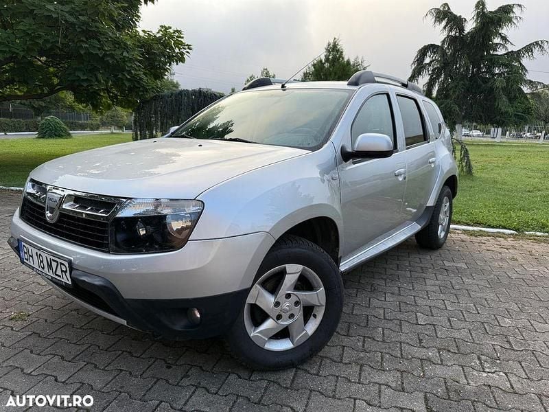 Argintiu Utilizat 2010 Dacia Duster Prestige SUV | 6.900 EUR (Preț OK) - Imagine 1/4