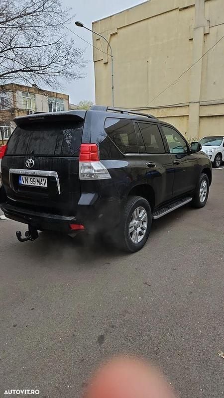 Second-hand Toyota Land Cruiser Life 190 CP (139 kW) 2013 Culoarenegru SUV