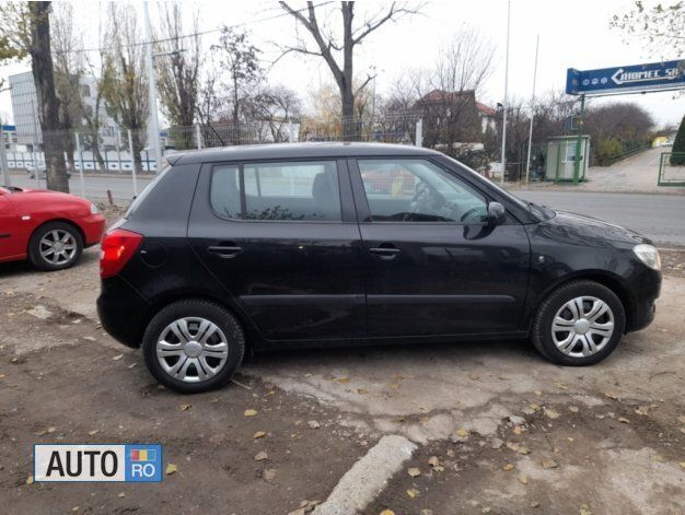 Second-hand Skoda Fabia 60 CP (44 kW) 2011 Negru Hatchback