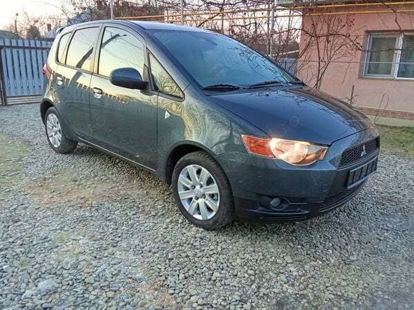 Verde Utilizat 2009 Mitsubishi Colt Hatchback | 2.500 EUR - Imagine 1/4