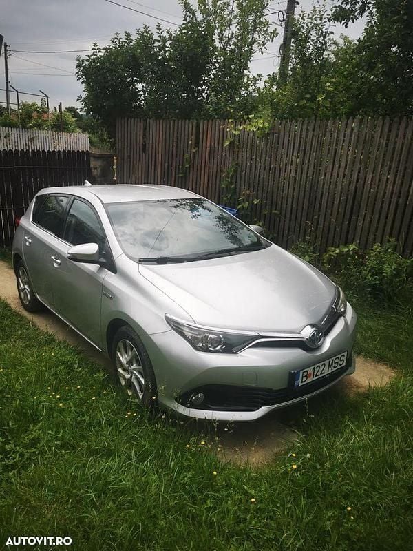 Argint Utilizat 2017 Toyota Auris Hybrid Sol Hatchback | 7.600 EUR (Super Preț) - Imagine 1/4