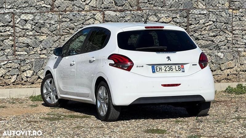 Second-hand Peugeot 208 Style 82 CP (60 kW) 2016 Culoarealb Hatchback