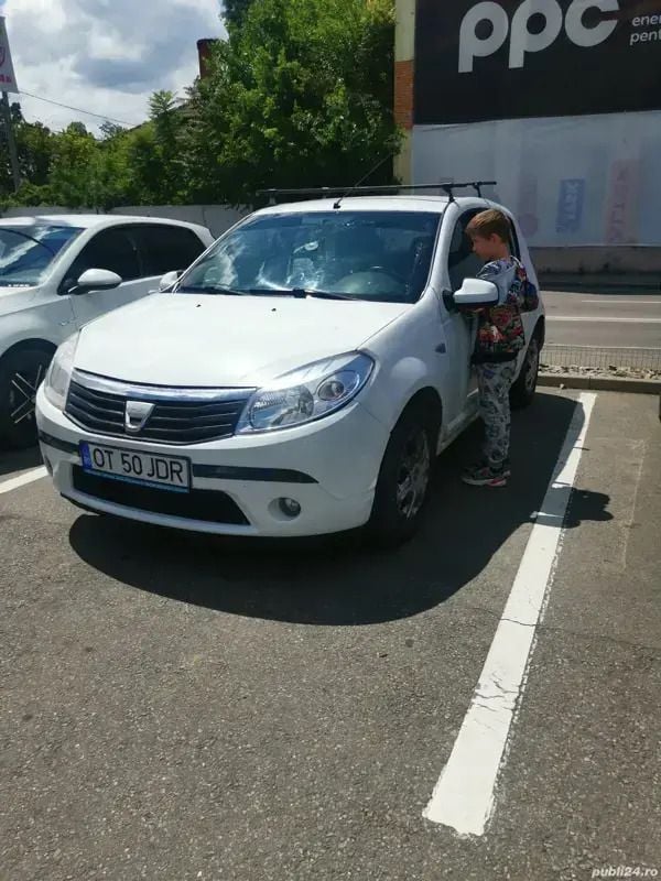 Utilizat 2009 Dacia Sandero Hatchback | 65.000 EUR - Imagine 1/4