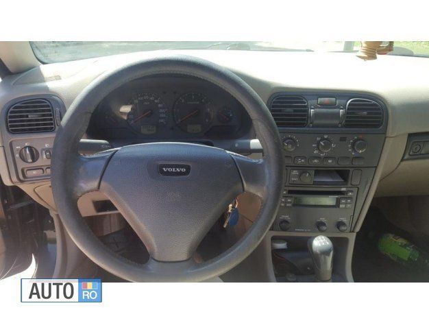 Second-hand Volvo S40 116 CP (85 kW) 2003 Negru Berlinǎ