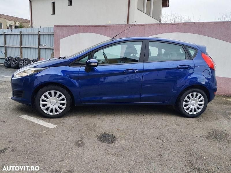 Second-hand Ford Fiesta 100 CP (73 kW) 2014 Culoarealbastru Hatchback