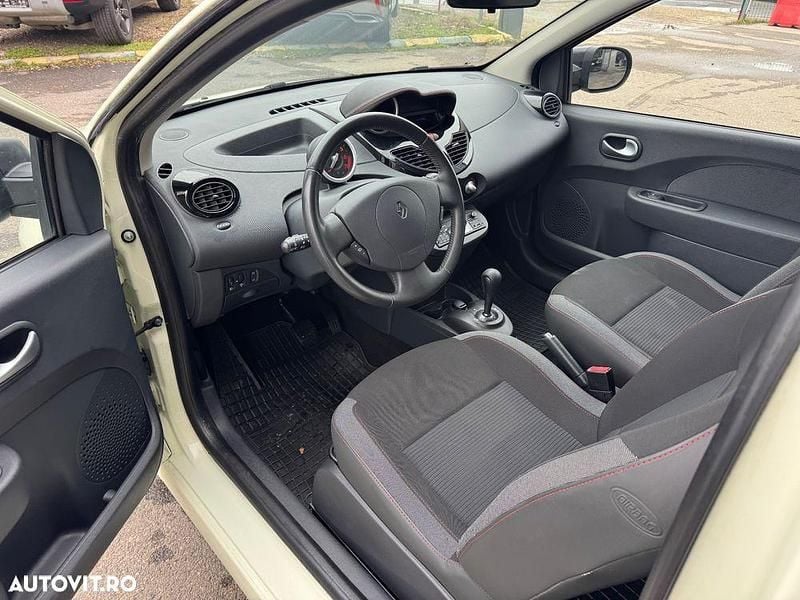 Second-hand Renault Twingo Authentique 75 CP (55 kW) 2012 Culoarebej Hatchback