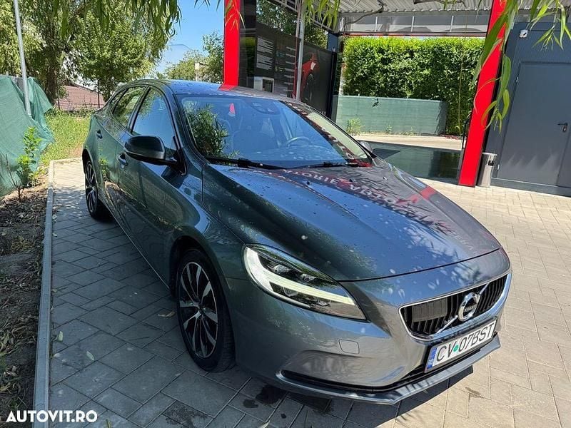 Culoaregri Utilizat 2019 Volvo V40 Momentum Hatchback | 11.500 EUR (Preț OK) - Imagine 1/4
