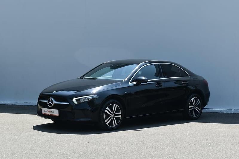 Negru normal Utilizat 2021 Mercedes A250 | 28.390 EUR (Puțin scump) - Imagine 1/4