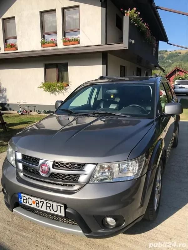 Gri Utilizat 2012 Fiat Freemont SUV | 6.600 EUR - Imagine 1/4